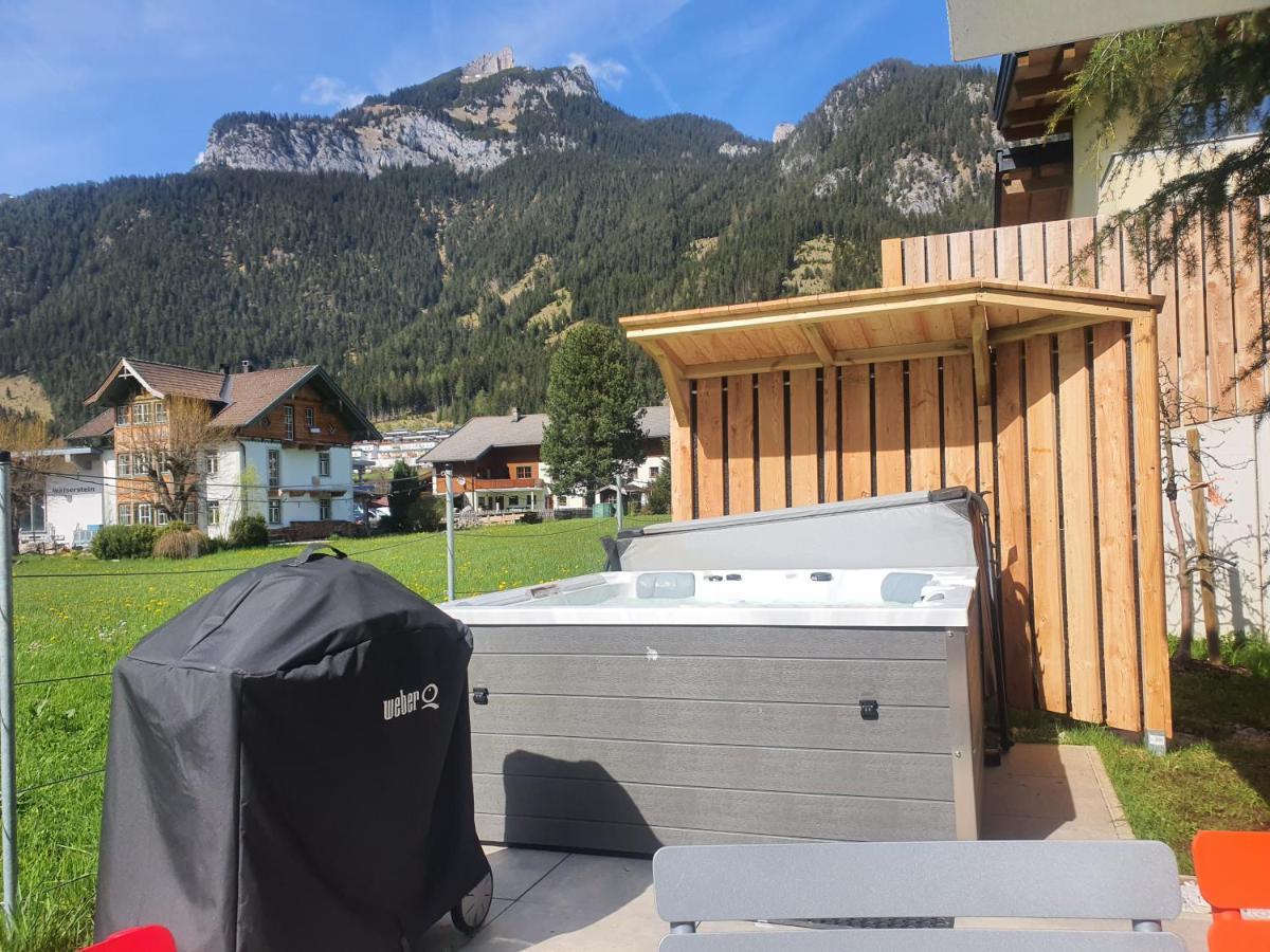 Urban Mountain Chalet With Lake View Маурах Экстерьер фото